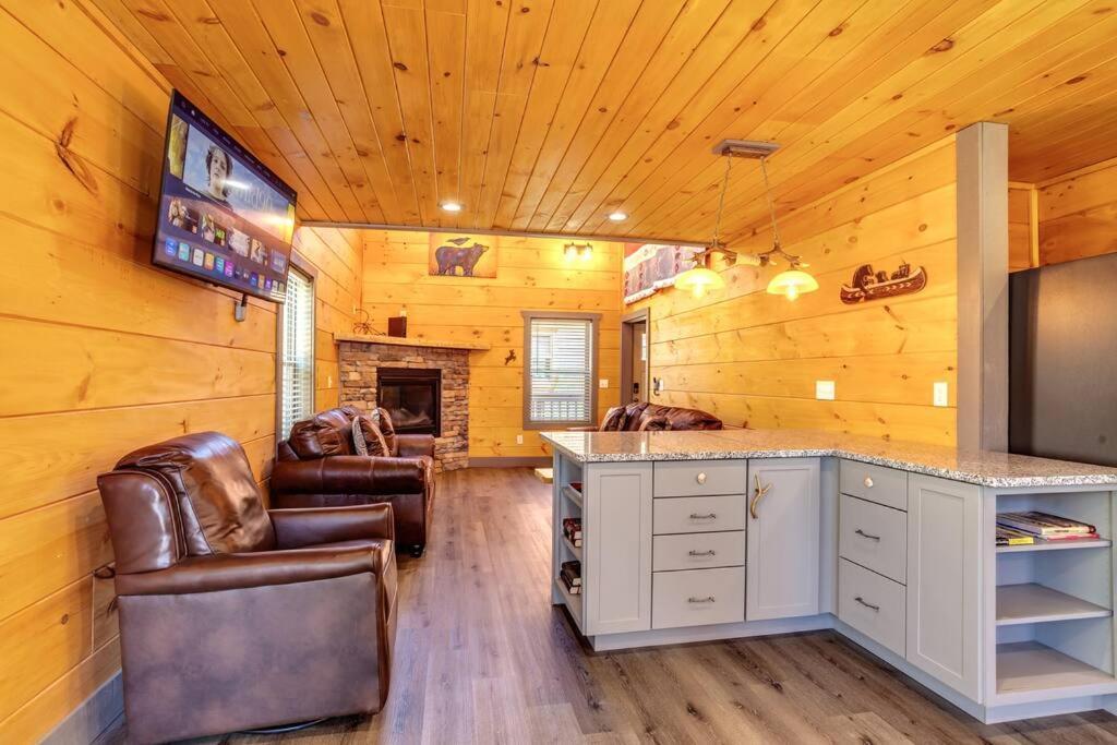 Dancing Bear Cabin- Relax & Enjoy! 세비어빌 외부 사진