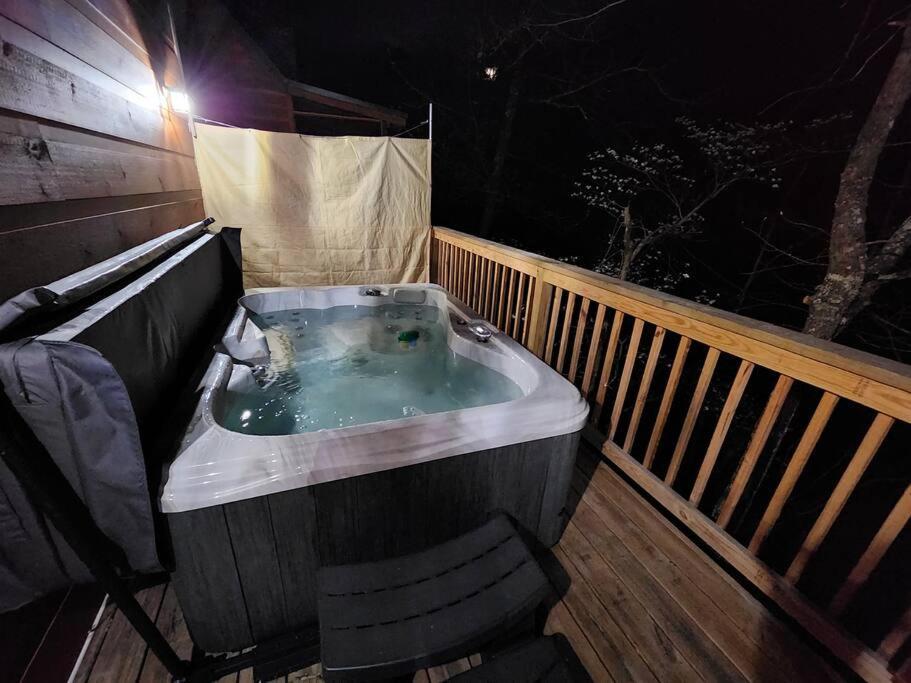 Dancing Bear Cabin- Relax & Enjoy! 세비어빌 외부 사진