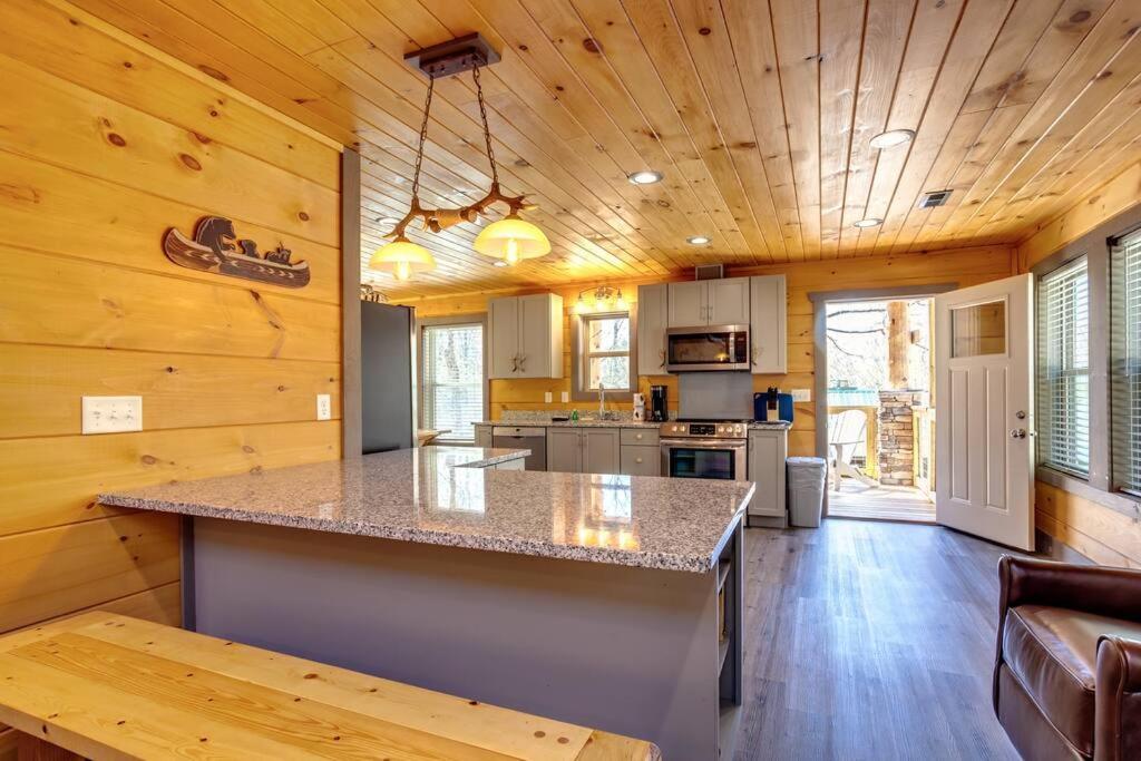 Dancing Bear Cabin- Relax & Enjoy! 세비어빌 외부 사진