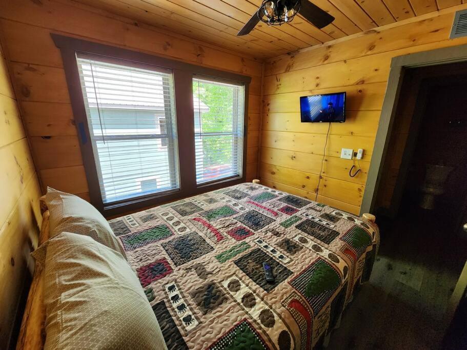 Dancing Bear Cabin- Relax & Enjoy! 세비어빌 외부 사진